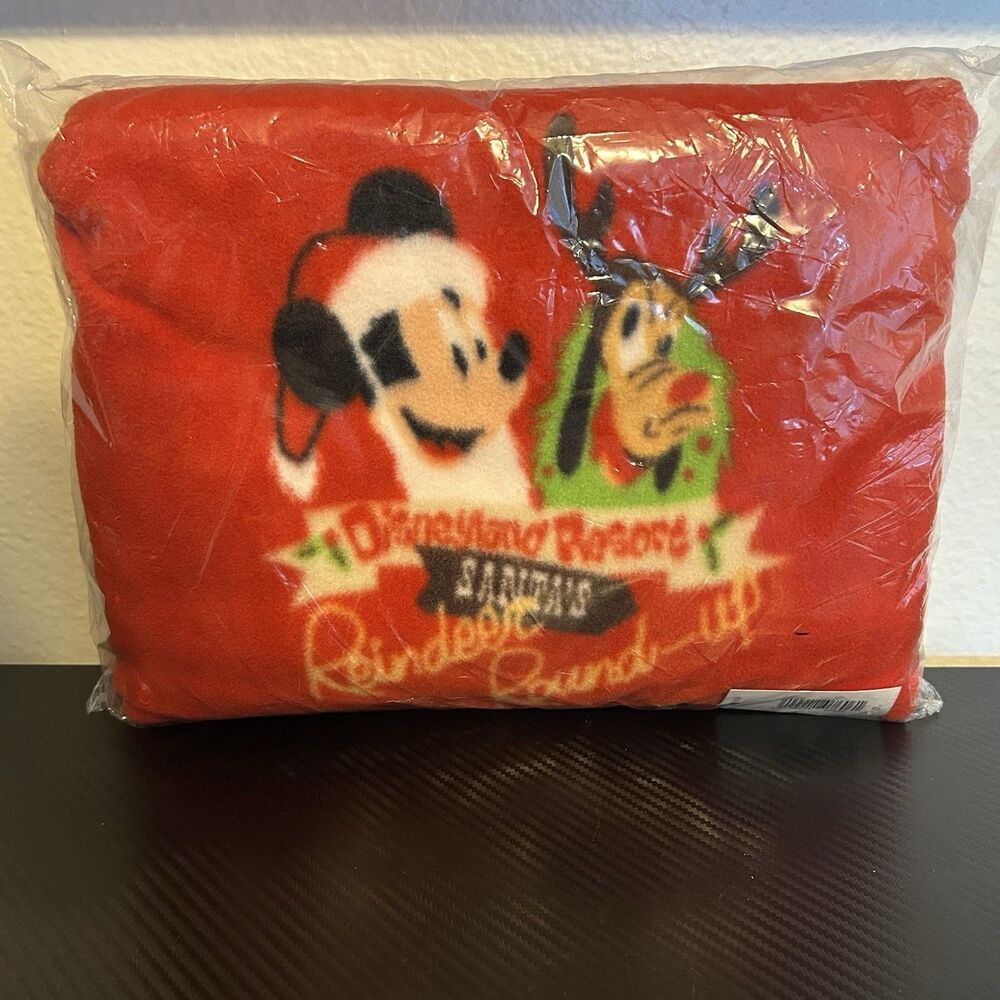 Vintage Disneyland Resort Santa’s Reindeer Round-Up Blanket Mickey & Goofy NWT